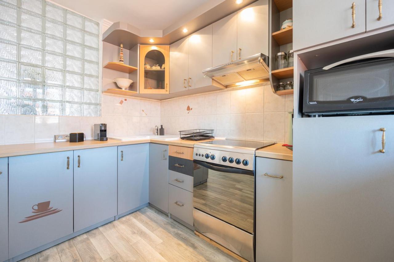 Haga Flat Lägenhet Oradea Exteriör bild